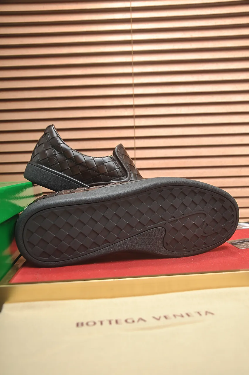 Men's shoes💰540💶【BV】Official website men's shoes👊🏻Cow leather braid🔰Cow leather lining rubber outsole🔲Counter 1:1 quality The identity of every successful man🍃The upper and solemn feet🚶🏻🚶🏻High-end custom counter original replicas📯Imported cowhide purely hand-woven🐂The last will not change regardless of wind or rain🔘Stand the verification of time🔍️Code number: 39-45 (45 custom-made)